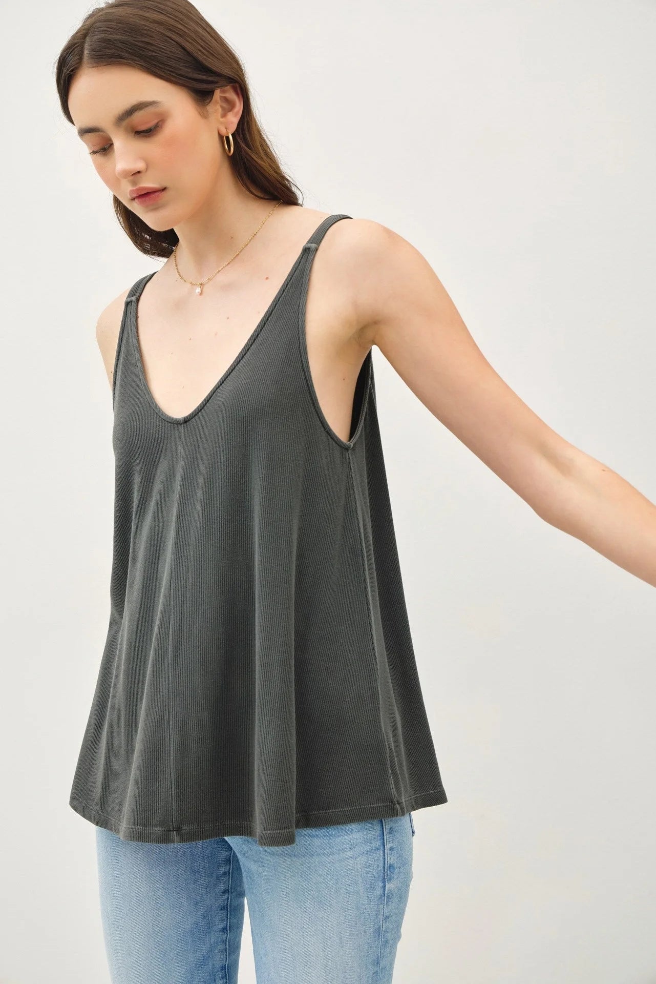 FLOWY V-NECK TANK casual tank top