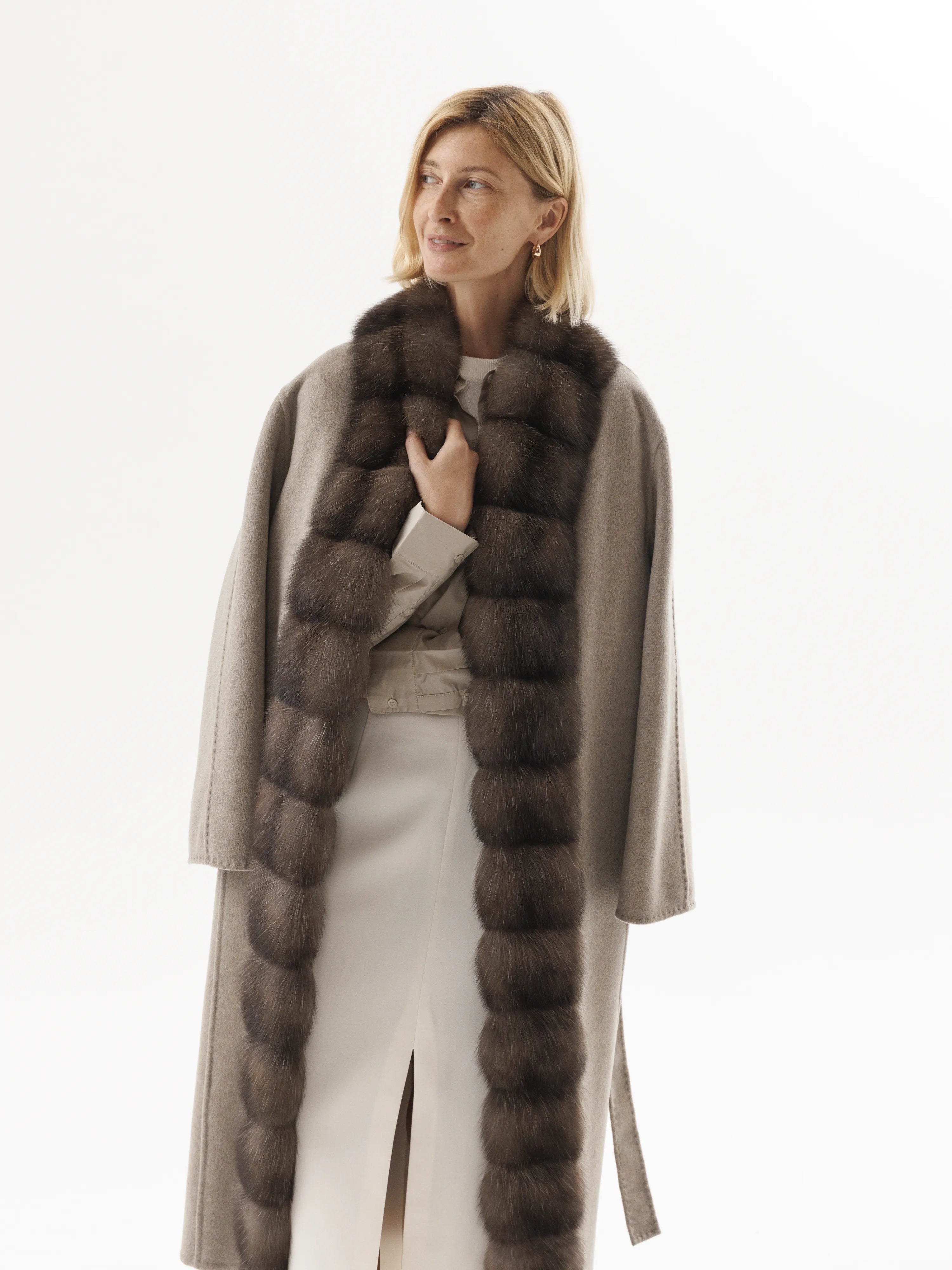 Cashmere coat with fur trim on the side in taupe Mesh Canvas Denim